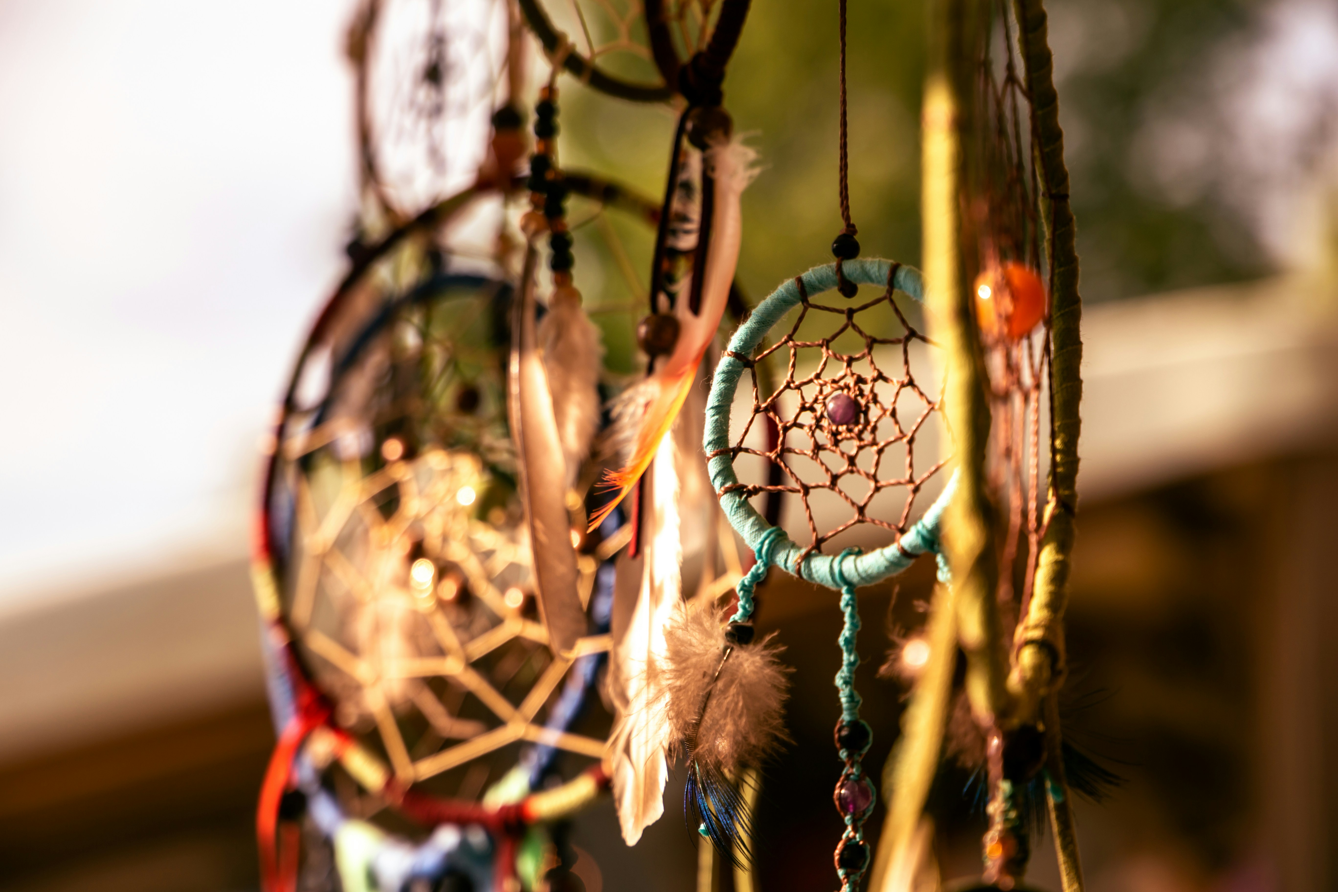 Dream catchers and feathers symbolizing dreams and spiritual insights.